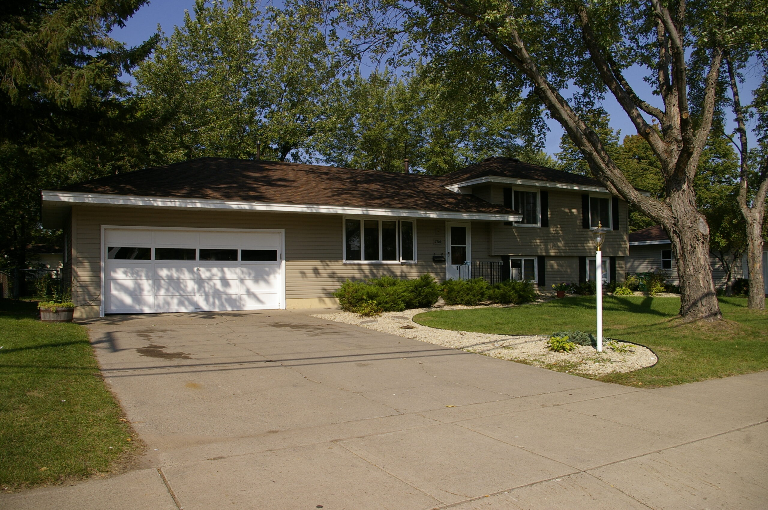 Front view of Brooklyn Park, MN 55443 (Hennepin)